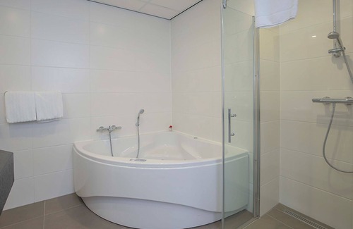 Wageningen Hotel | Luxurious Suite w/Panoramic View | Stunning Outdoors & Historic Landmarks Nearby