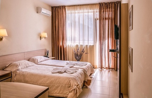 Rusalka Bed & Breakfast | Luxurious Suite With Amazing Sea View And Pool