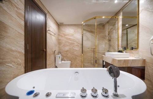 Ngu Hanh Son Apartment | Luxurious Suite with Ocean view