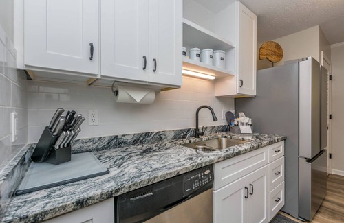 Lexington Condo | Luxurious Townhome, Peace of Nature, King bed, Extended Stay