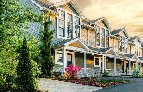 Wyoming Apartment | Luxurious Townhome | Preserve Views, 70+ Amenities