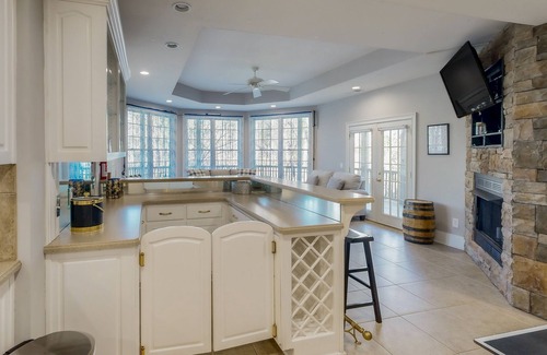 Helen House | Luxurious Tree House Retreat with wrap around balconies and Hot Tub