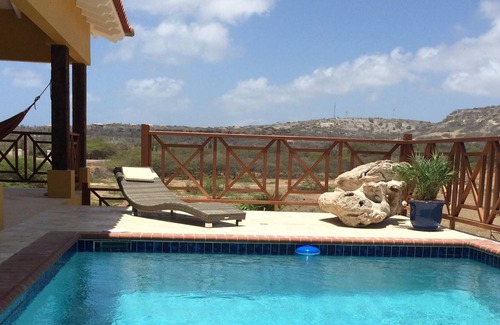 Bona Bista House | Luxurious Tropical Villa with private MagnaPool