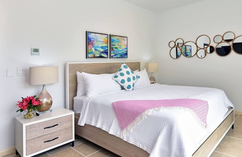 Maho House | Luxurious Two Bedroom Townhouse Located at Coral Beach Club right by Dawn Beach!