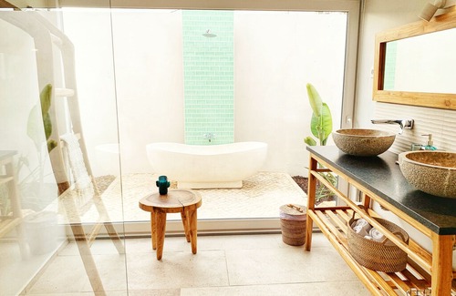 Poco Partido Villa | Luxurious villa with walled garden and private swimming pool