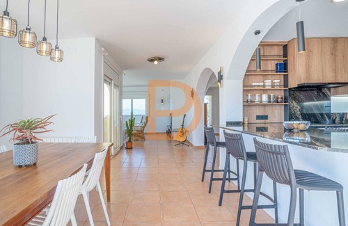 El Mas Isaac Villa | Luxurious Villa for 10 people with Stunning Views, private pool and BBQ