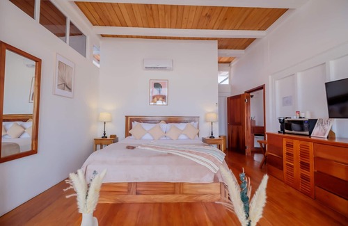 San Pedro Hotel | Luxurious Villa for the Family with Private Beach, Kitchen, and Free Shuttle!