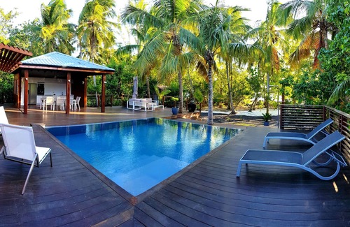 Baie-Mahault Villa | Luxurious villa on a private island