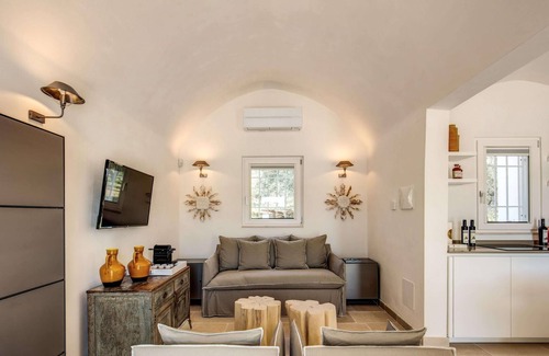 Ostuni Villa | Luxurious Villa "Lamia del Riccio" with Pool, Wi-Fi, A/C, Terrace & Garden