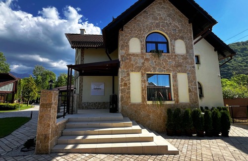 Bran Ski Chalet | Luxurious Villa Near Dracula's Castle with Indoor Pool, Theater, and More