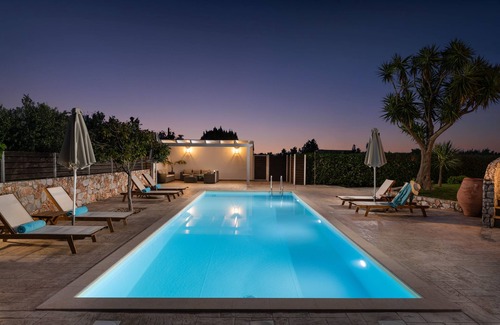 Skoutelonas Villa | Luxurious villa + private pool. A memorable stay!