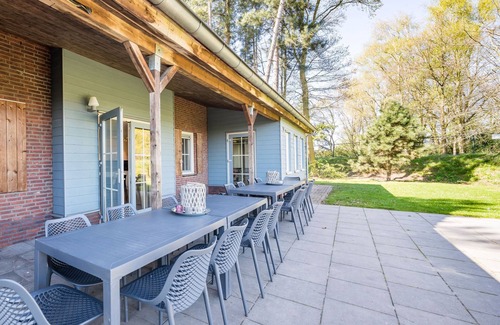 Municipality of Weert Villa | Luxurious villa with 5 bathroom, with a bath, near a reserve