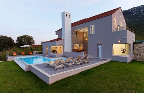 Tucepi Villa | Luxurious Villa With Heated Pool And Mountain View