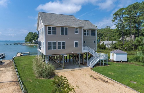Deltaville House | Luxurious Waterfront Paradise with gorgeous water views& private deck 4bd/3bath