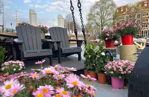 Nieuwmarkt en Lastage Boat Rental | Luxurious wellness houseboat - Sailors Suite
