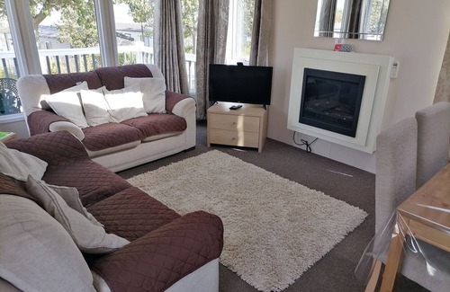 Isle of Grain House | Luxurious Wheelchair-Friendly holiday home at Allhallows