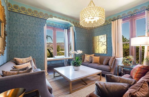 Geyserville House | Luxurious Wine Country Resort walk to the finest bars, restaurants and wineries!