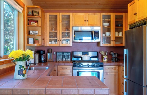 Freestone Cottage | Luxurious wine country retreat with spectacular views