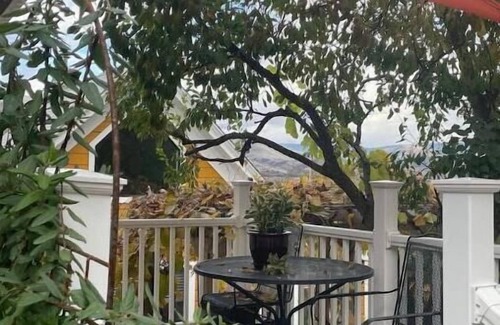 Historic Railroad District Apartment | Luxuriously comfortable & peaceful getaway downtown Ashland, with views.