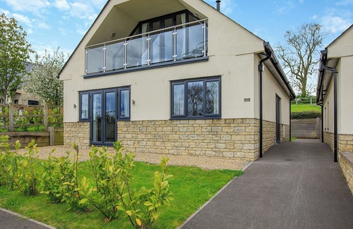 Middlezoy Cottage | Luxuriously modern and spacious two storey cottage.
