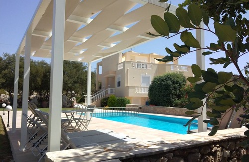 Atsipópoulon Villa | Luxurius private villa with swimming pool, sea views and activities-Villa Danna
