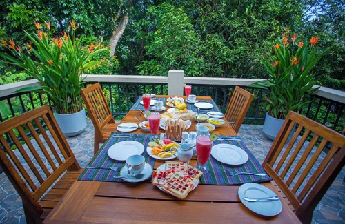 Ambalangoda Villa | luxuroius villa in hikkaduwa with 5 bedrooms and for 10 adults