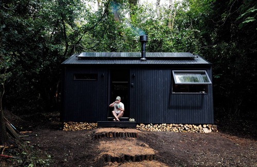 County Westmeath Cabin | Luxury 1 bed Cabin & Outdoor Bath - 60 mins from Dublin - Go Analogue in Nature