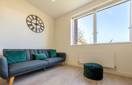 Stevenage Apartment | Luxury 1 Bedroom Apartment with Roof Terrace and G