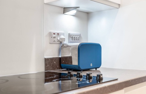 Stevenage Apartment | Luxury 1 Bedroom Apartment with Balcony Central