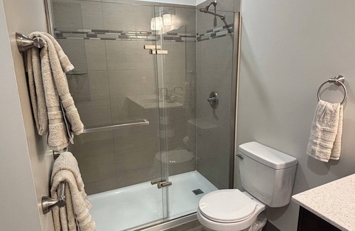 Stuart Condo | Luxury 1-bedroom Condo Downtown - AC, WiFi, Free Parking, in Kalamazoo 301