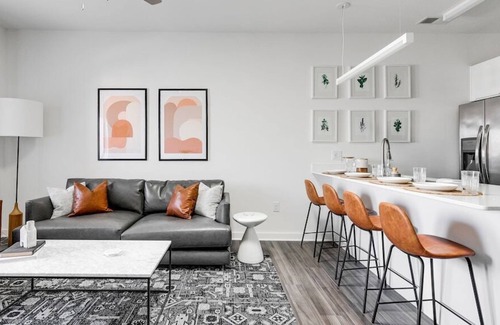 Richmond Apartment | Luxury 1 Bedroom Unit In Scotts Addition