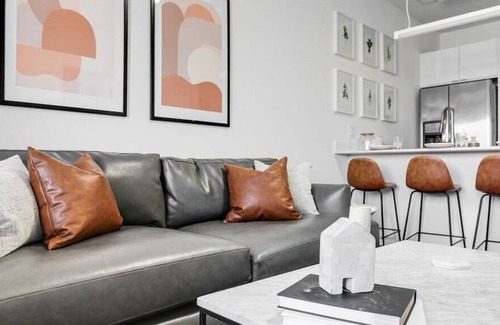 Richmond Apartment | Luxury 1 Bedroom Unit In Scotts Addition