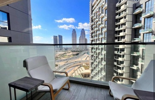 Downtown Dubai Hotel | Luxury 1 BHK Apartment with City & Canal Views!