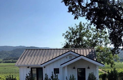 Geyserville Cottage | Luxury 1-br cottage on 30-acre vineyard property in enchanting Healdsburg