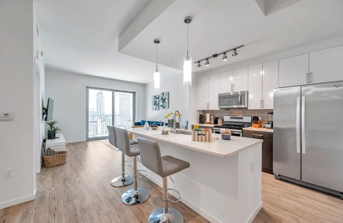 Channel District Apartment | Luxury 1 BR with Den Downtown Tampa Apt: City Views, Rooftop Pool, Workspace