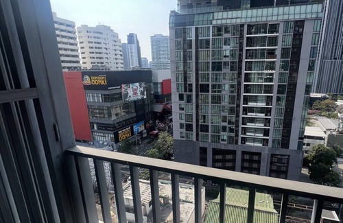 Ekkamai Condo | Luxury 1 Bedroom Convenient in Ekkamai
