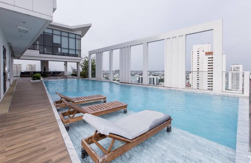 Ekkamai Condo | Luxury 1 Bedroom Convenient in Ekkamai