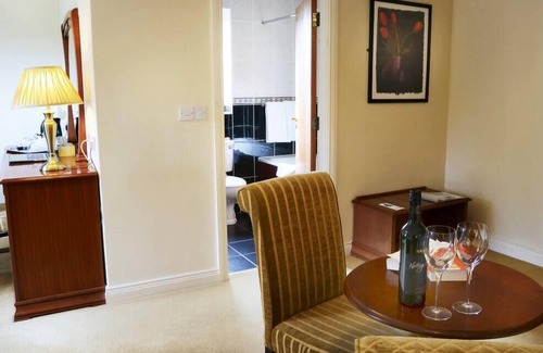 Lecemy House | Luxury 15-Bed Manor | Sleeps 30+ | All Ensuite Rooms