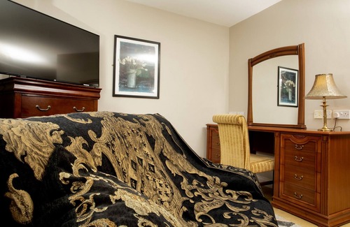 Lecemy House | Luxury 15-Bed Manor | Sleeps 30+ | All Ensuite Rooms