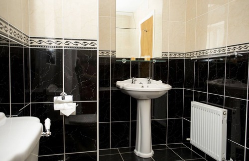Lecemy House | Luxury 15-Bed Manor | Sleeps 30+ | All Ensuite Rooms
