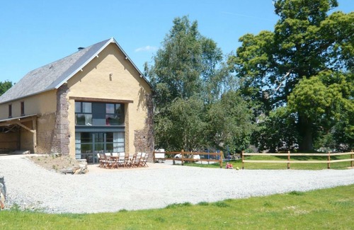 Moyon-Villages Cottage | Luxury 18th-Century Barn: Private Spa, Organic Farm, Family-Friendly, Near Major Tourist Sites