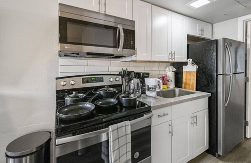 Peaceful Valley Apartment | Luxury 1B1B Oldtown Scottsdale Free Parking
