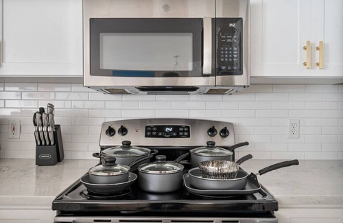 Tempe Apartment | Luxury 1B1B Tempe with Free Parking, Arcade, and Pool Access
