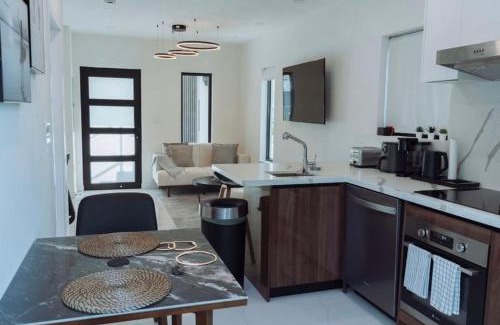 West Bay Apartment | Luxury 1Bbr 1Bath Condo in Westbay Grand Cayman , Arza Hideaway