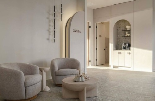 Dunning Apartment | Luxury 1BD residence w/parking. Gated and safe. 15 mins from O’Hara