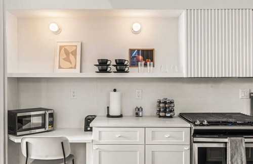 Rittenhouse Row Apartment | Luxury 1BD Rittenhouse Sq. | Hosted By Stay Rafa