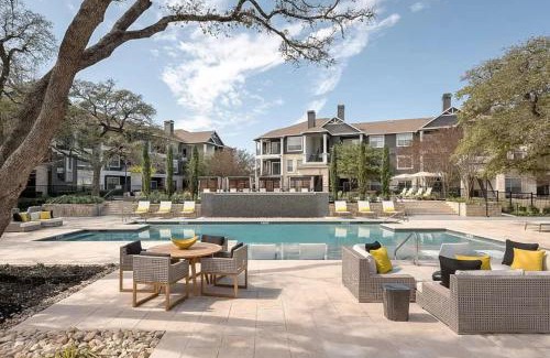McNeil Apartment | Luxury 1Bedroom Apt with Pool
