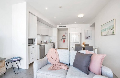 Cairns Central Business District Apartment | Luxury 1BR Apartment @ Harbour Lights Cairns