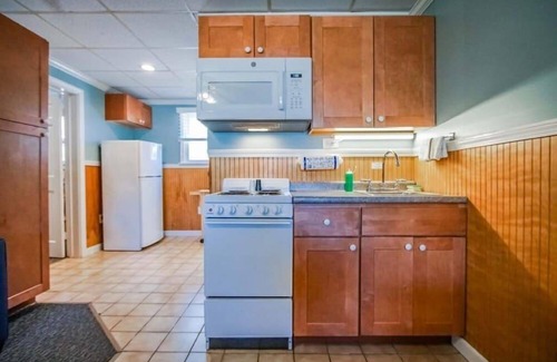 Block Island Apartment | Luxury 1BR Condo in Island Manor Resort