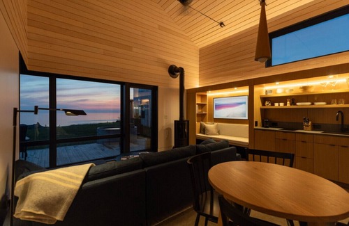 Chimney Corner Cottage | Luxury 1BR Cottage with Stunning Views, Private Hot Tub, Private Path to Beach